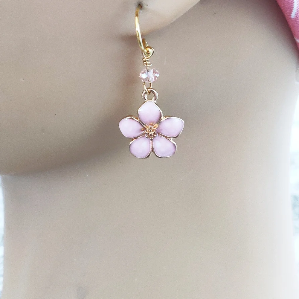 New 2 pairs of pink earrings.